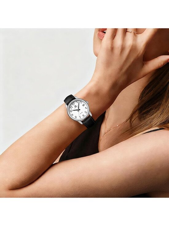 Ln Lenqin Women\'s Black And White Analog Quartz Leather Strap Waterproof Watch main image 4